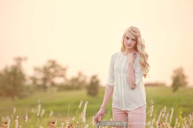 des moines iowa photographer senior pictures senior portraits graduation yearbook