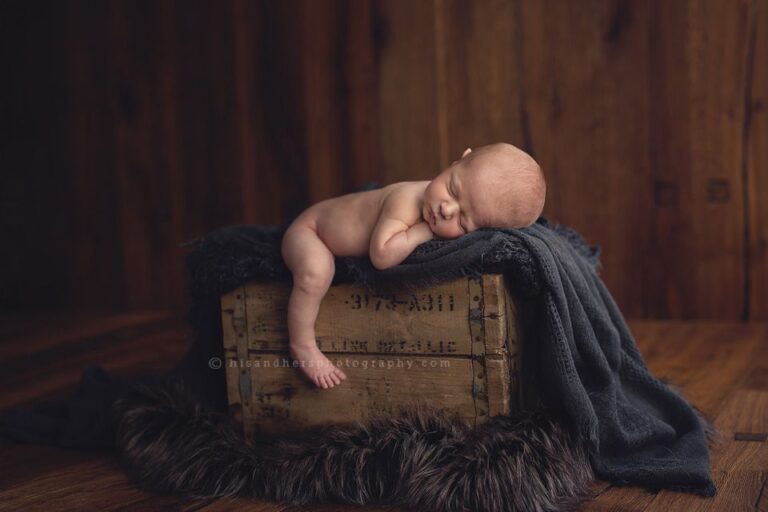 des moines iowa newborn photographer