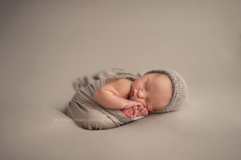 des moines iowa newborn baby photographer photography pictures portraits photography studio