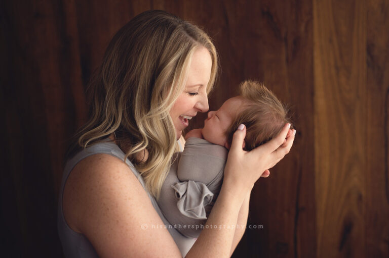 des moines iowa newborn baby photographer photography pictures portraits photography studio