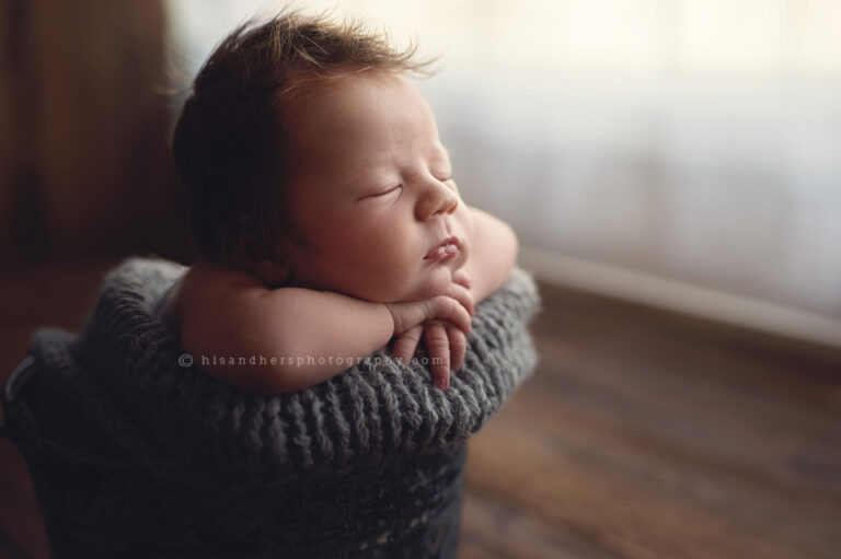 des moines iowa newborn baby photographer photography pictures portraits photography studio